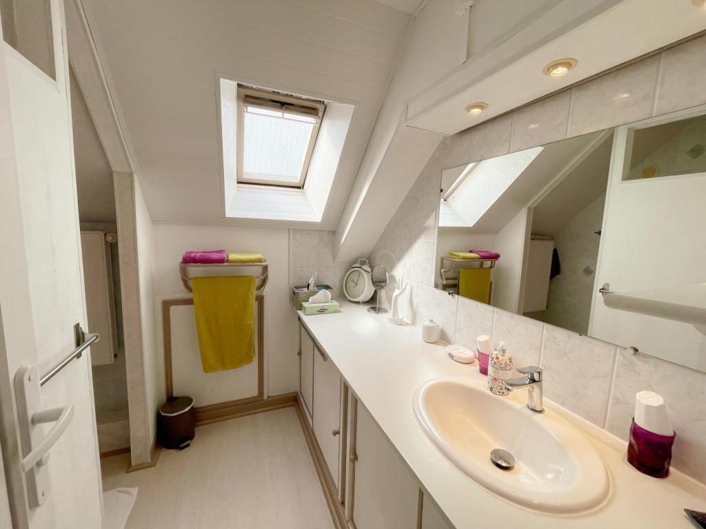 Salle de bain privative suite familiale Vendôme