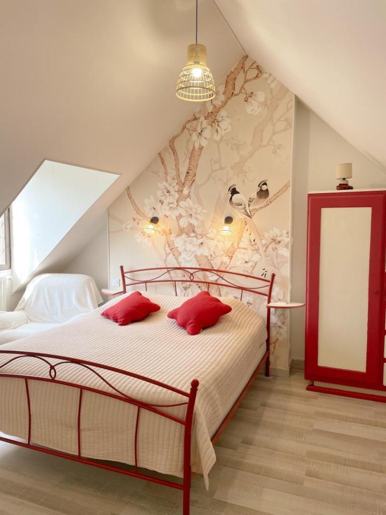 Lit Queen size suite familiale chambre d'hôtes Vendôme